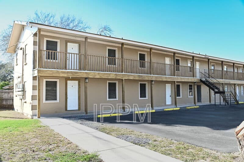 Alamo Condo: 1141 W Acacia