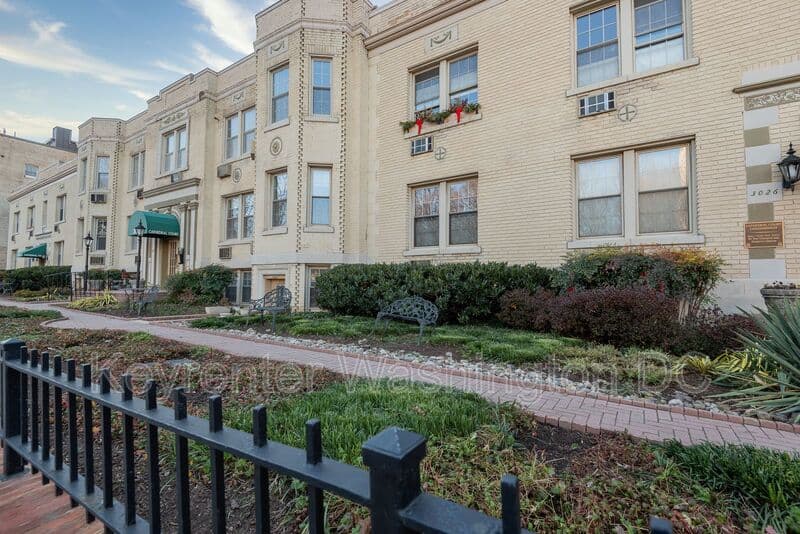 Washington Condo: 3010 Wisconsin Ave, NW