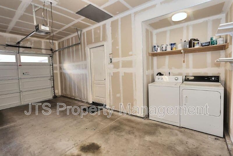Orangevale House: 9041 Crescenda Lane