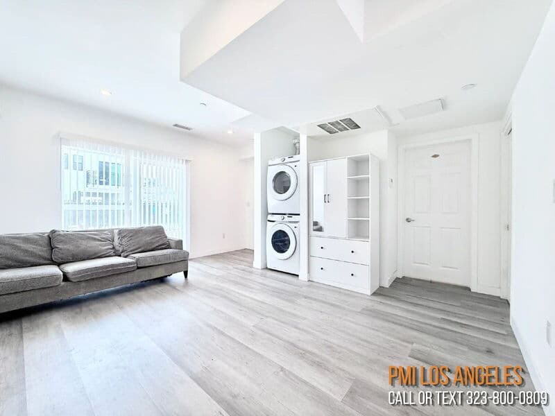 Los Angeles Condo: 1258 Leighton Avenue