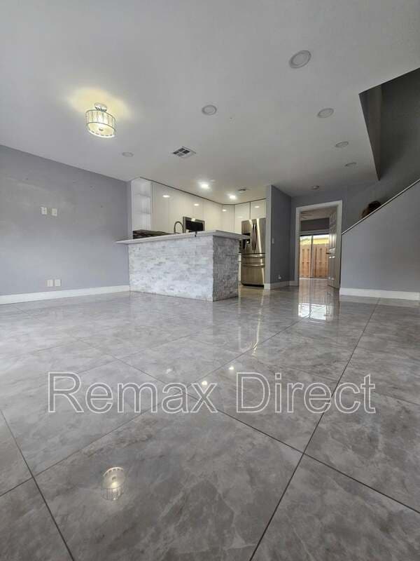 PALM SPRINGS Townhome: 331 Cypress Way W