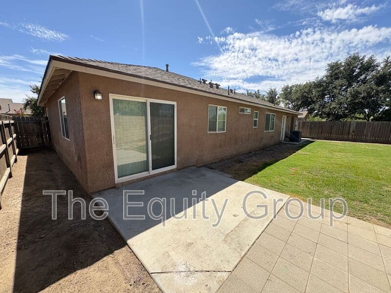 Tulare House: 2314 Cape Canyon Avenue