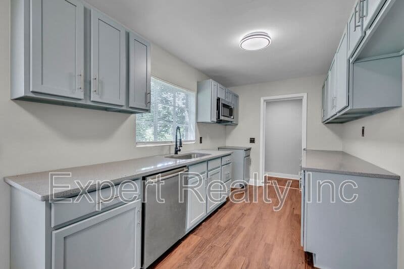 Birmingham House: 7420 Sparta Ave
