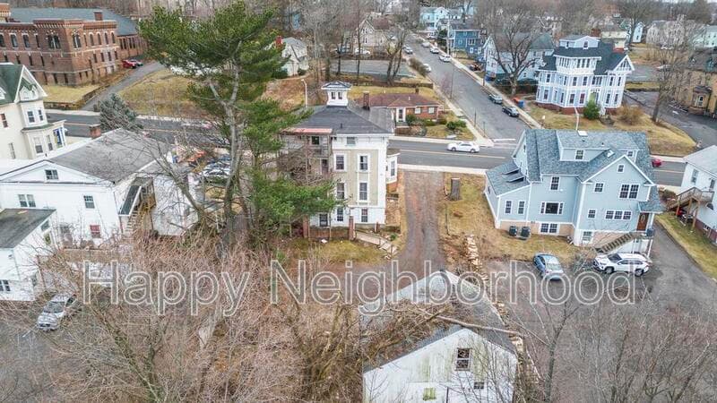 Meriden House: 216 East Main StreetUnit 4