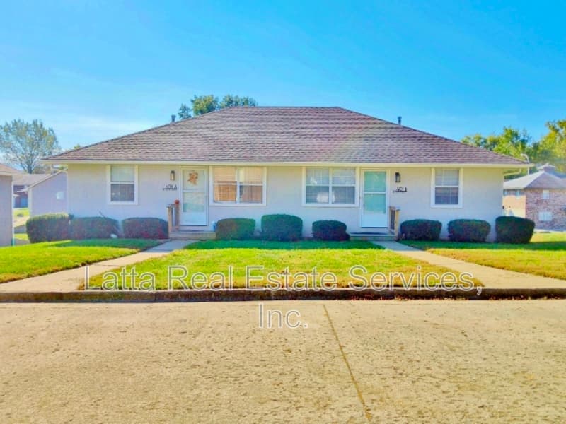 Higginsville Condo: 401 W 30th St