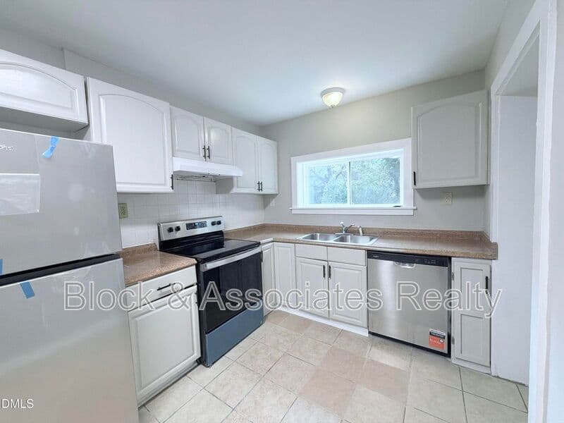 FUQUAY-VARINA House: 135 N WEST ST