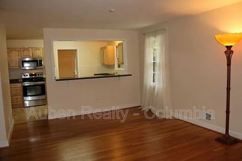 Columbia House: 949 Howard St