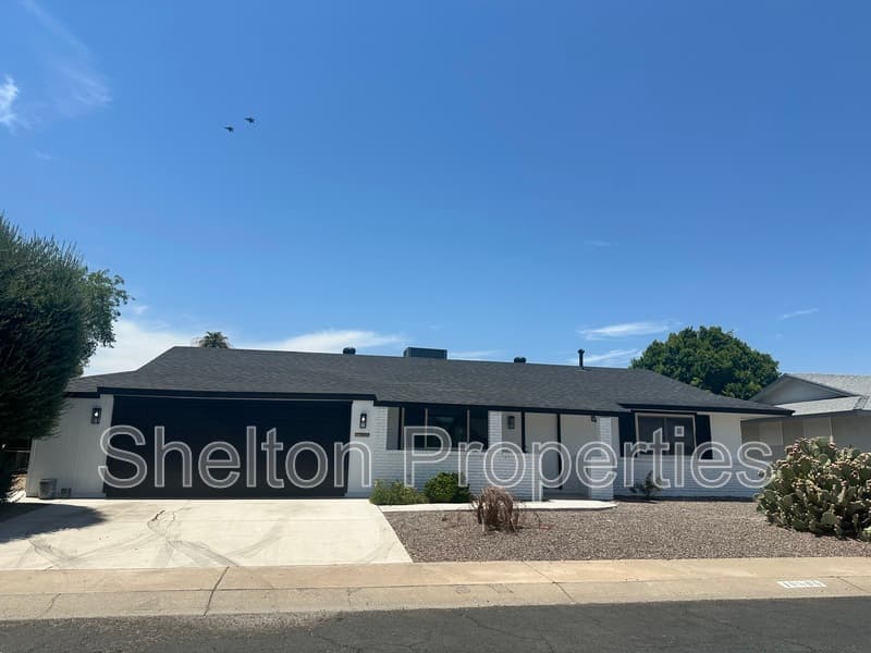 Sun City House: 10806 W Camelot Cir