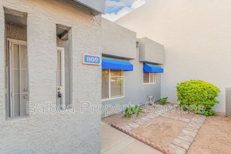 Mesa Condo: 220 N 22nd Pl