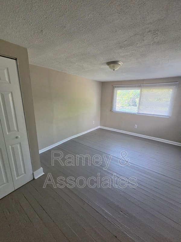 Louisville House: 4106 S 2nd Street