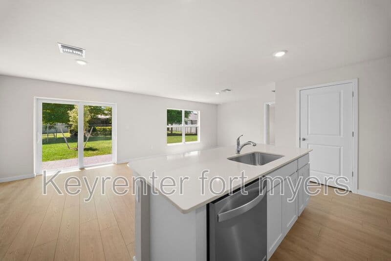 Cape Coral House: 3030 SW 15th Pl