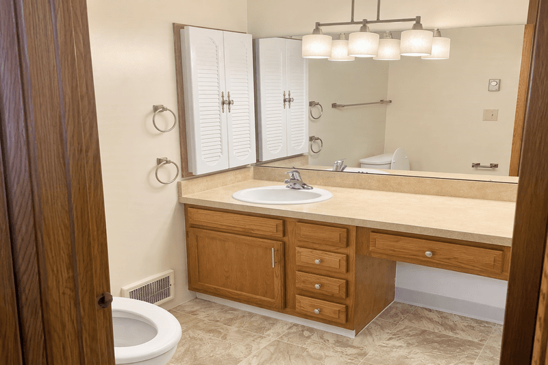Medina Condo: 565 Leisure Lane