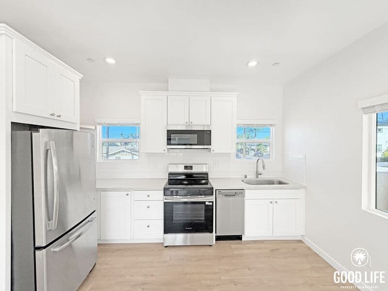 San Diego House: 5108 Savannah St
