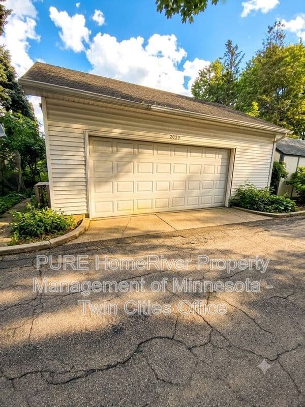 Saint Paul House: 2029 Wellesley Ave