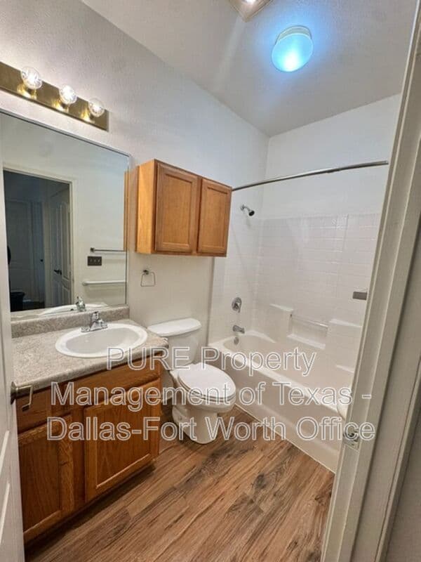 Grapevine Apartment: 400 Glade Road