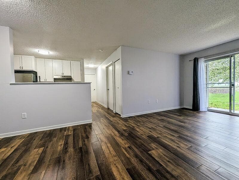 Pella Condo: 408 East 15th Street - 107