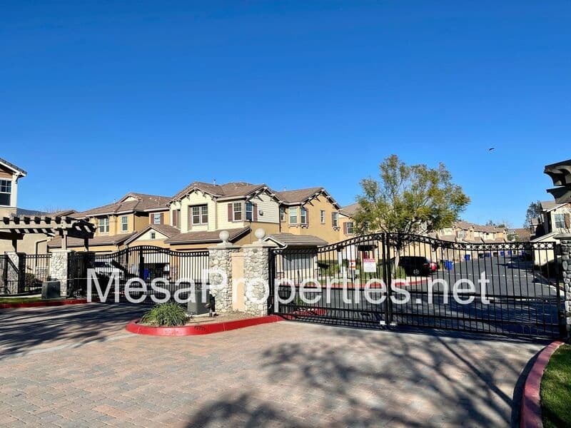 Rancho Cucamonga Townhome: 7161 East Avenue