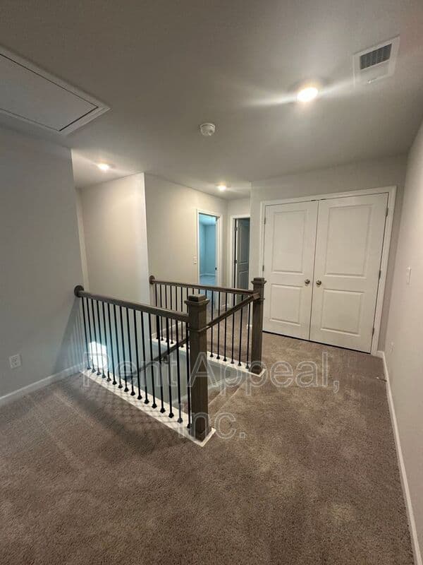 Woodstock House: 383 Lanier Cir
