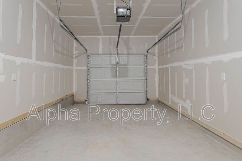Greer Townhome: 30 Moorlyn Ln