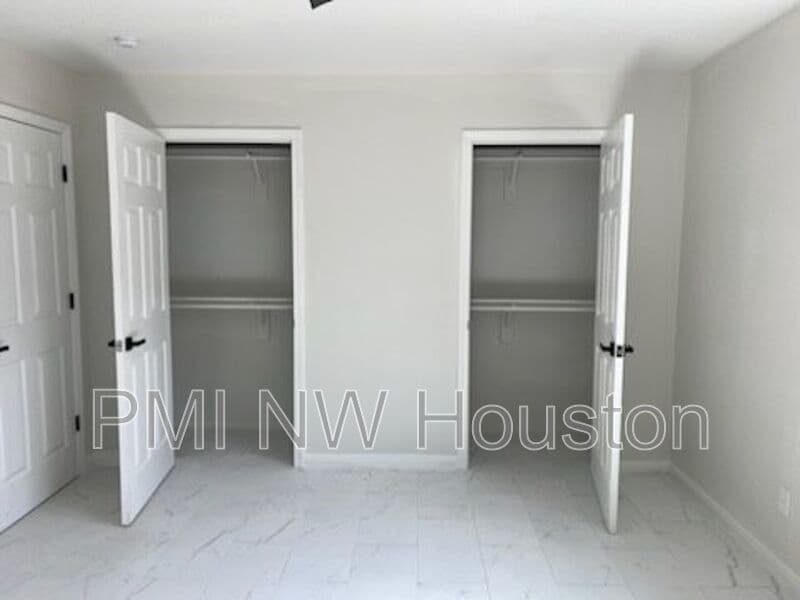 Houston Townhome: 2685 Gessner Rd