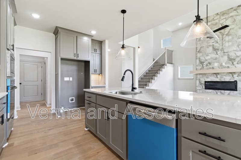 Centerton House: 1041 Whistler St