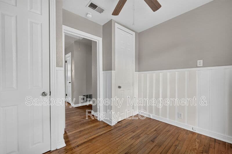 River Oaks House: 4833 Black Oak Lane