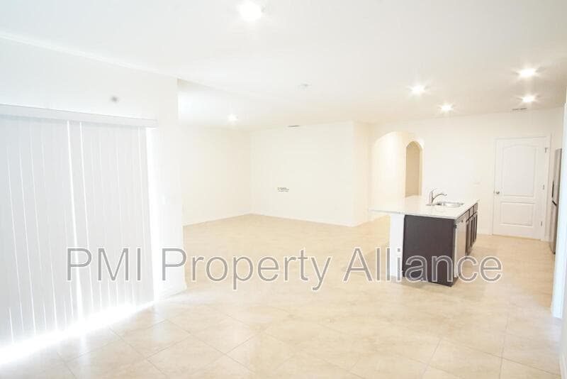 Davenport House: 908 Brooklet Dr