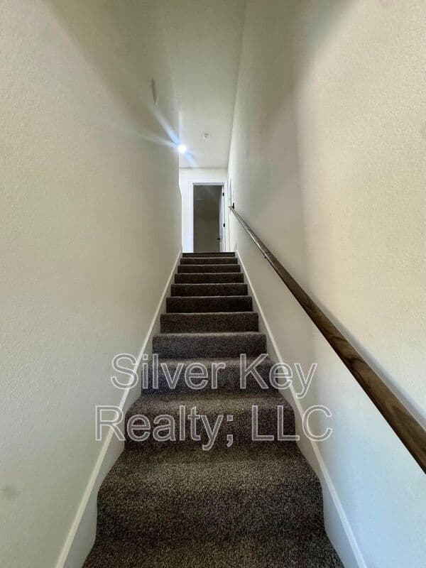 Athens Townhome: 320 Million Street