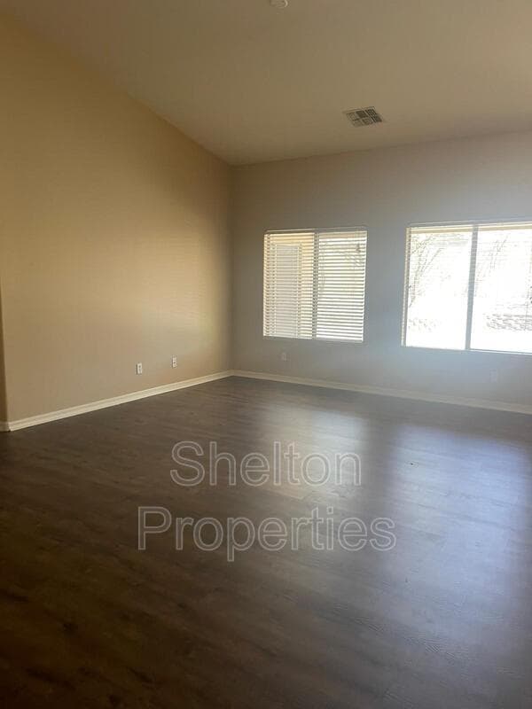 Buckeye House: 25652 W Magnolia St