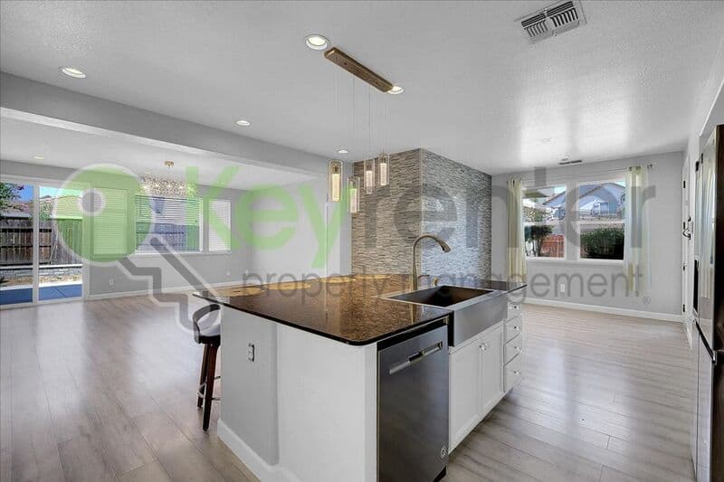 Lincoln House: 1740 Allenwood Circle