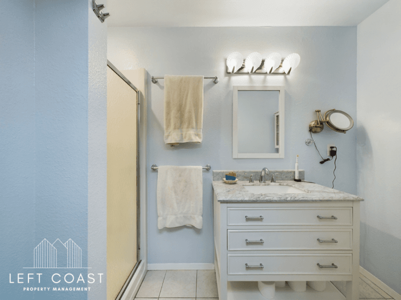 Lincoln City House: 1033 Northwest Inlet Avenue