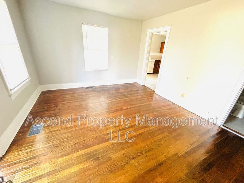 Chattanooga House: 4504 Old Mission Rd