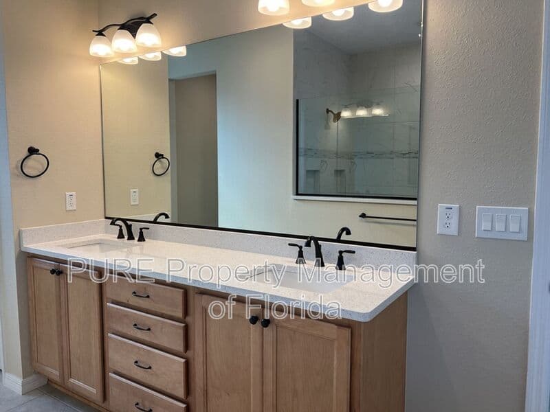 Ocala House: 10376 SW 99th Street