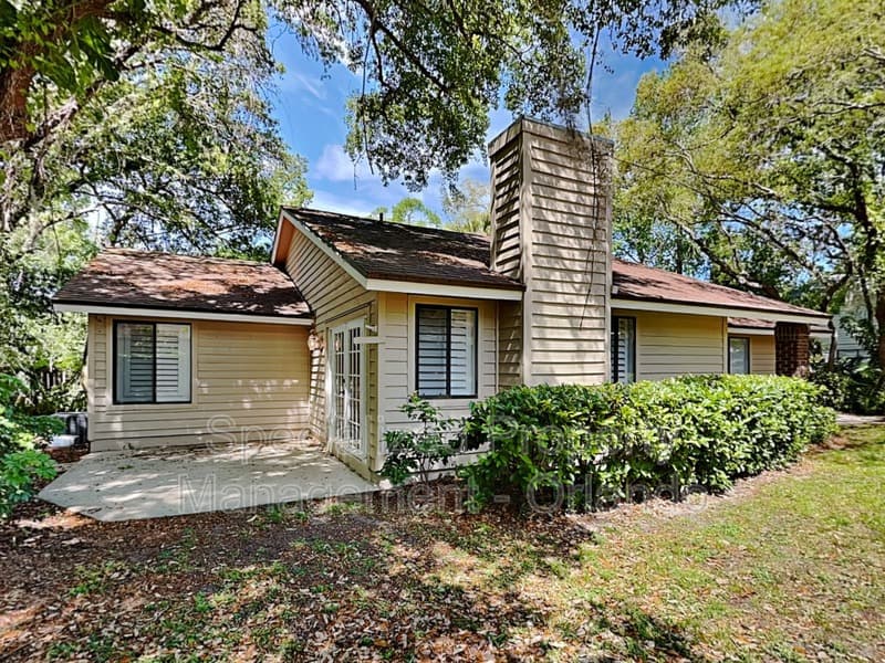 Longwood House: 220 S Fox Chase Pt