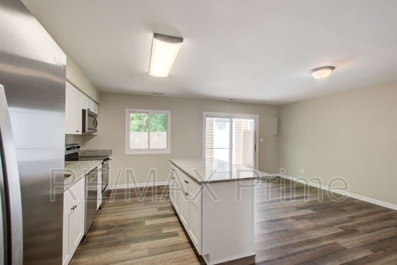 Virginia Beach House: 5375 Grand Lake Crescent