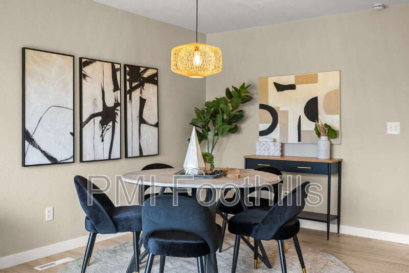 Golden Townhome: 206 South Holman Way