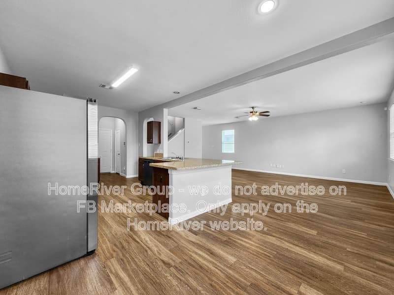 Houston House: 10311 Urban Oak Trl