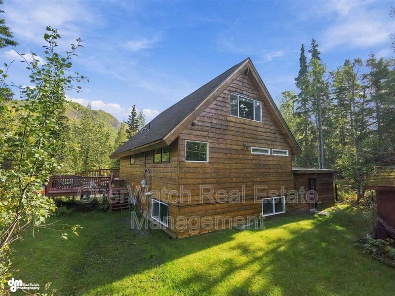 Eagle River House: 10610 High Bluff Dr