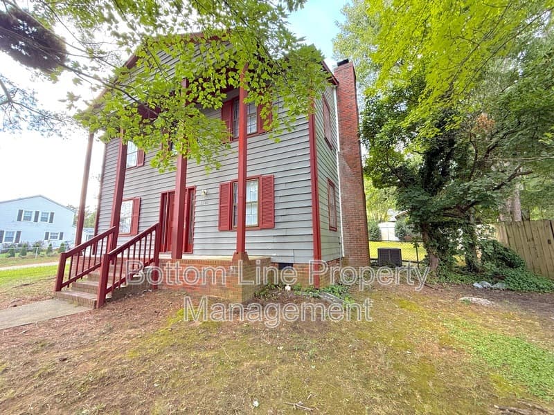 Charlotte House: 5301 Rolling Oak Ln