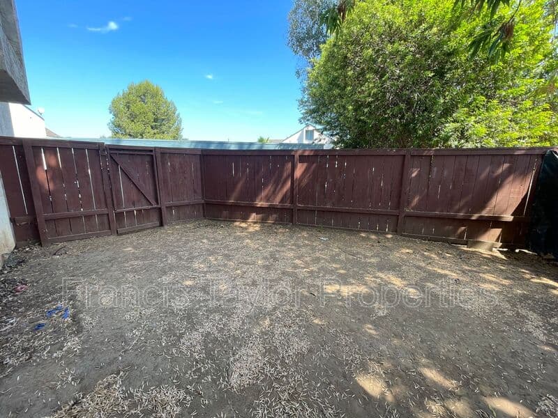 Escondido Condo: 1971 E. Washington Avenue
