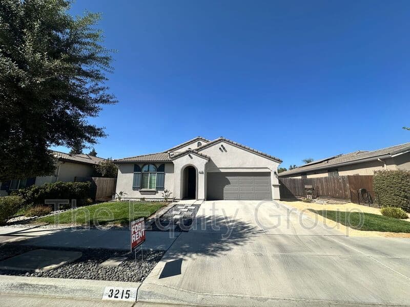 Visalia House: 3215 S Meadowbrook St