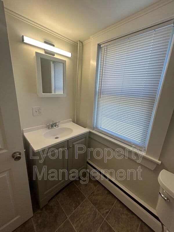 Putnam Condo: 332 Church St