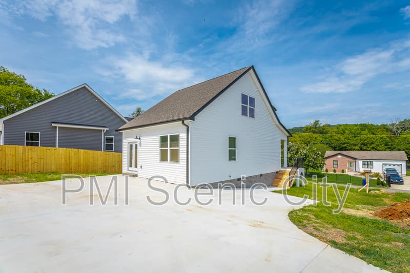 Cleveland House: 2631 Rogers Dr SE