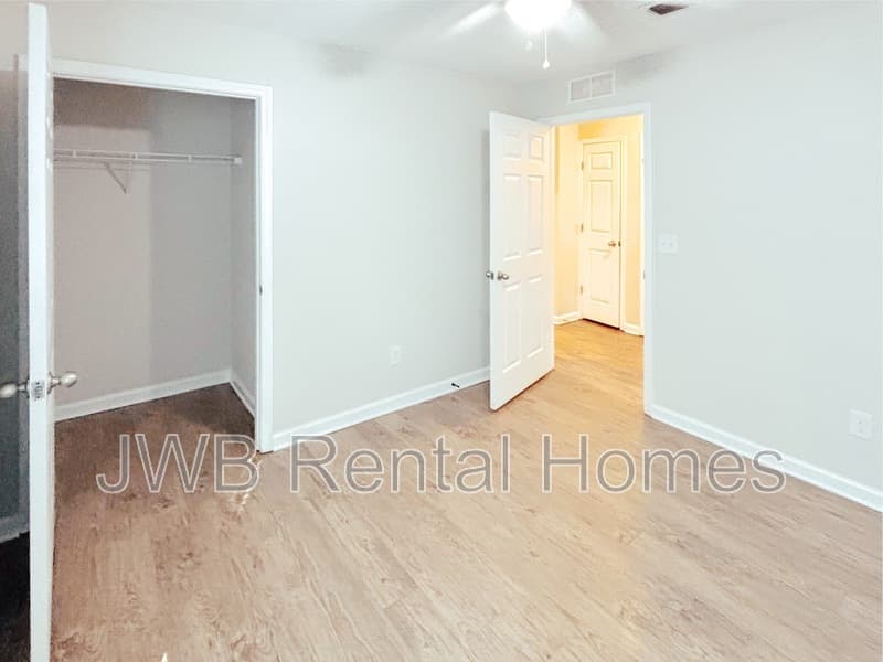 Jacksonville House: 2833 Circle St E