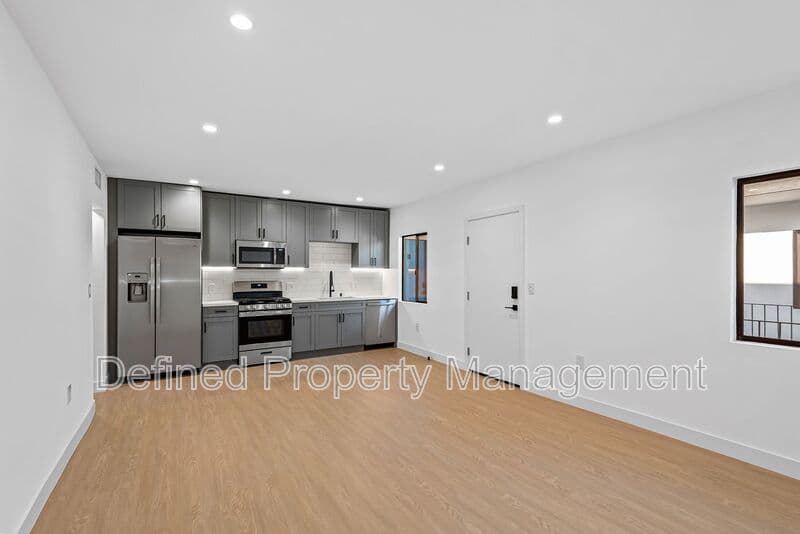 Los Angeles Condo: London 3415 - 3415 London Street Los Angeles, CA 90026