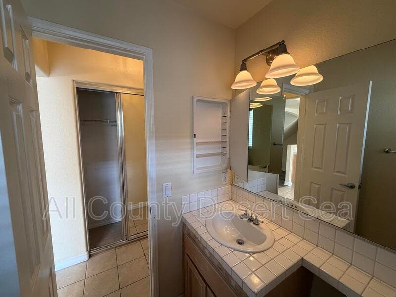 Aliso Viejo House: 12 Saint Moritz St
