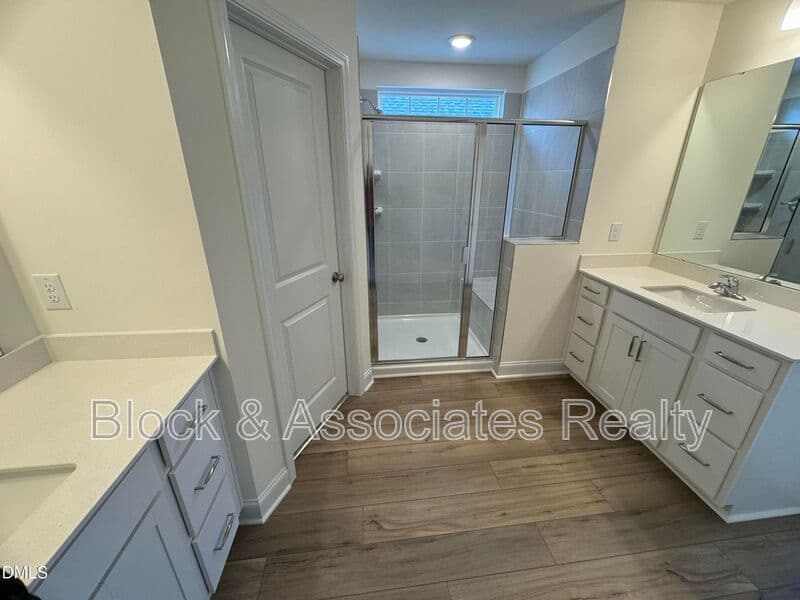 Angier House: 37 Bluebell St