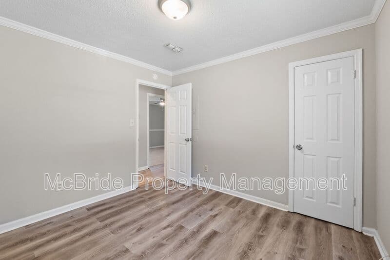 Augusta House: 4009 Royal Oaks Court