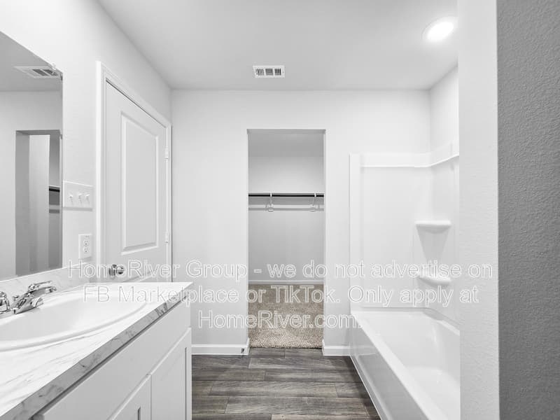 Granbury House: 137 Bluebonnet Way