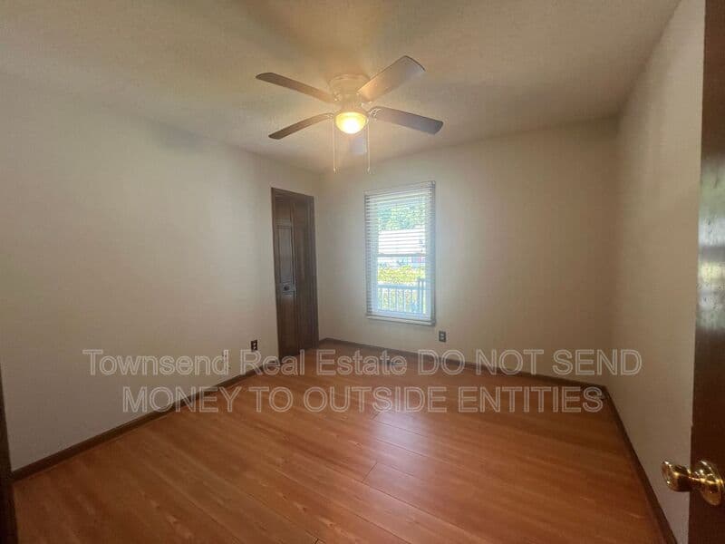 Fayetteville House: 6149 Lakeway Dr.